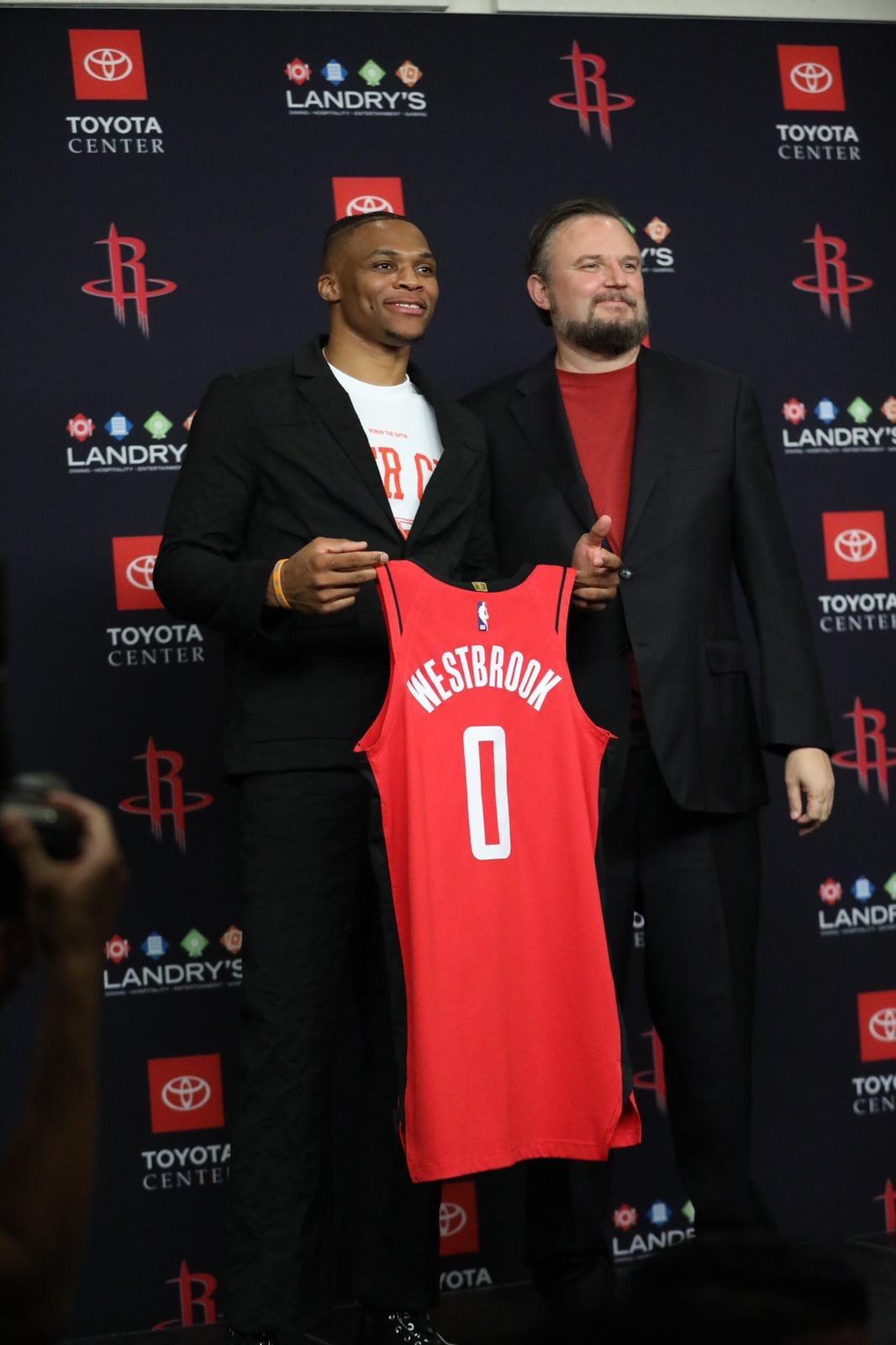 二是披露资 二是披露资